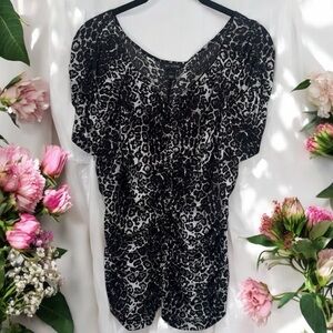 St. John Black and White Snow Leopard Print Sweetheart Ruched Top Size L